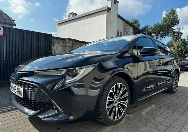 mazowieckie Toyota Corolla cena 111900 przebieg: 11260, rok produkcji 2022 z Łomianki